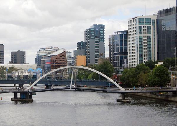 01-02-10_ Bridge Evan Walker Designed in Tied-Arch over Yarra River in 1990-20001.jpg