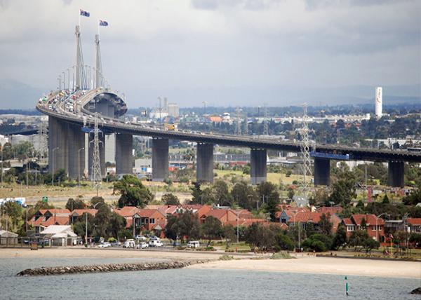 01-02-10_ Bridge_Westgate over Yarra River.jpg