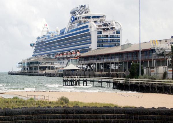 01-02-10_ Port Melbourne Princess Diamond Eyesore near Station Pier.jpg