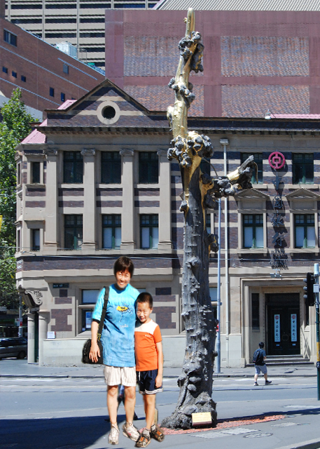 1756433486612766.jpg 01-10-10_ Sculpture_Golden Water Mouth (1999) in Haymarket-10001.jpg