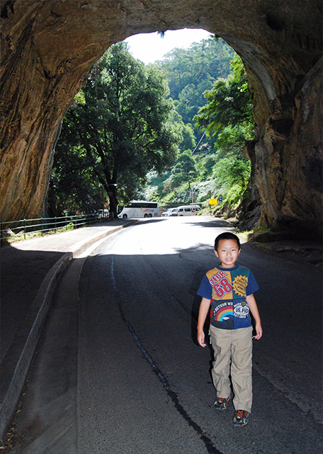 01-11-10_ Jenolan Caves_Grand Entrance0001.jpg