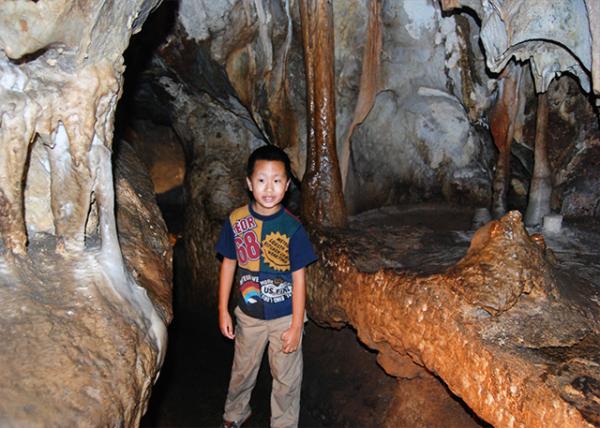 01-11-10_ Jenolan Caves_Stalagmite Rounded on Top & Glistening w Water.jpg