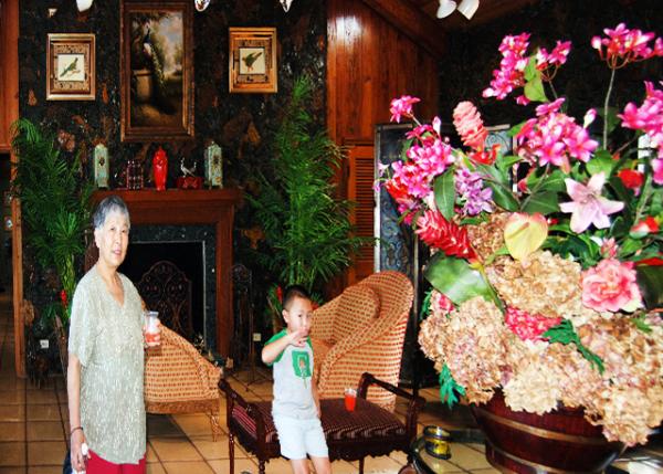 01-28-08_ St. Peter's Great House_Family Rm0001.JPG