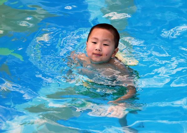 01-28-08_ Carnival Destiny_Pool Detail.jpg