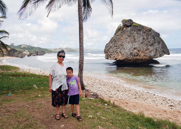 01-30-08_ Barbados-Cattlewash_Giant Round Rock Բʯ-30001.jpg