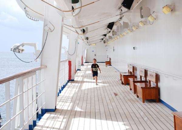 01-31-08_ Carnival Destiny_Promenade0001.jpg