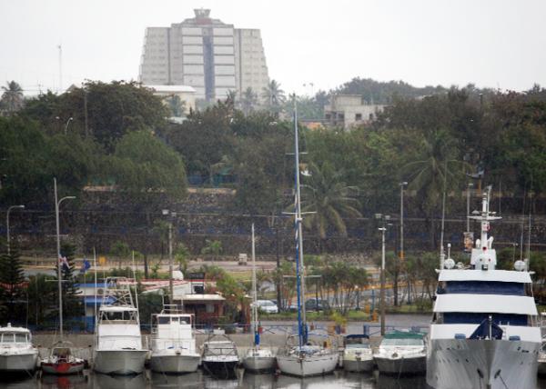 02-02-08_ Santo Domingo-Columbus Lighthouse over River Ozama ŷϸײ0001.JPG