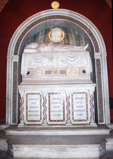 02-02-08_ Santo Domingo-Cathedral of Santa Maria of the Incarnation_Tombstone of Simon Bolivar ɡ߶֮Ĺ-50001.JPG