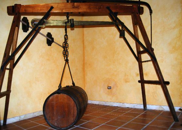 02-03-08_ San Juan-Balace @ Bacardi Rum Distillery_Rum Bucket ķͰ0001.JPG