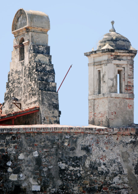 01-27-09_ Fort_San Felipe de Barajas Castle_Turrets w Crenelations пڽ0001.JPG