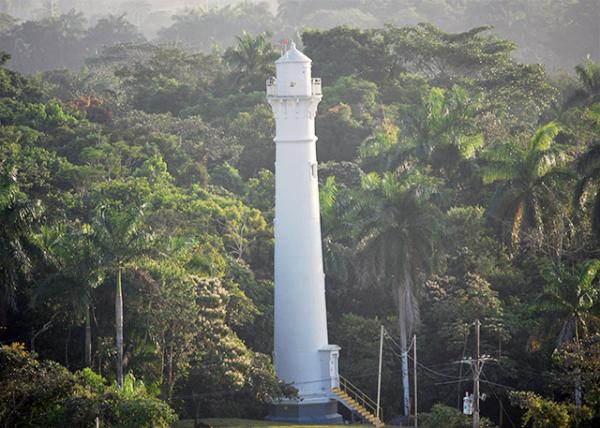 01-28-09_  Gatn Northbound Rear Lighthouse.jpg