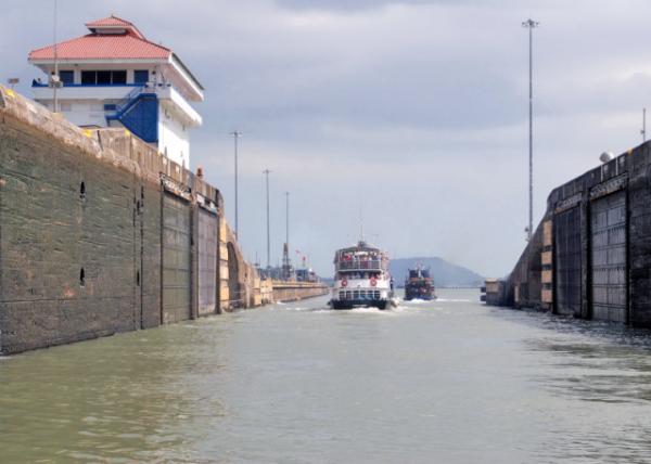 01-28-09_ Panama Canal Pedro Migule Locks-40001.JPG