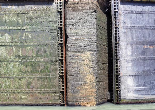 01-28-09_ Pedro Miguel lock Gates.jpg