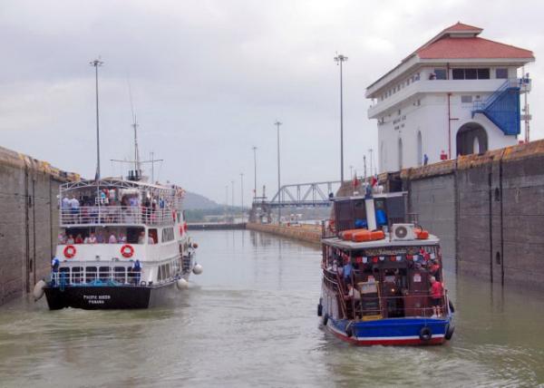 01-28-09_ Panama Canal Miraflores Locks ˮբ-40001.JPG