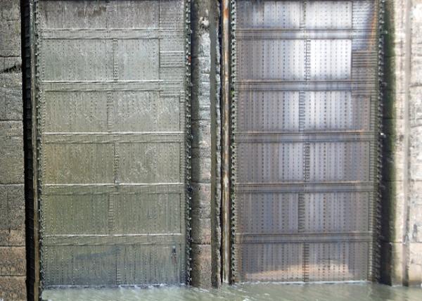 01-28-09_ Miraflores Lock Gates.jpg