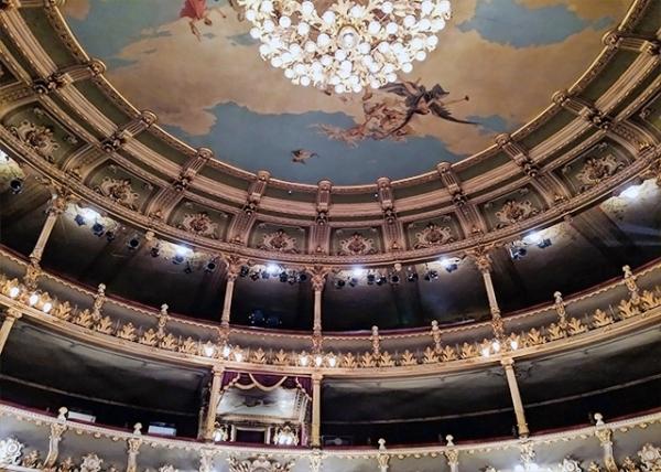 01-29-09_ Natl Theater of Costa Rica_Hall.jpg