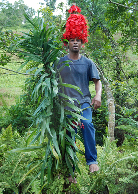 01-31-09_ A Stilt Walker Dressed As a Court Jester ȸεС 0001.JPG