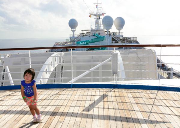 2014-08-07_Carnival Glory_Strong Wind Blowed off Command Bridge.jpg