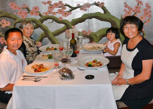 2014-08-07_Carnival Glory_Platinum Restaurant0001.JPG