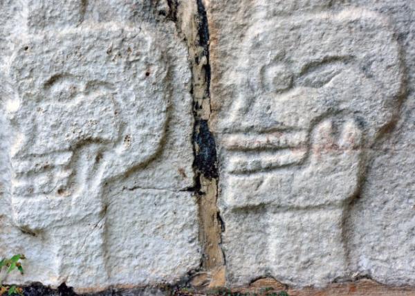 2014-11-03_Stone_Skull Platform_Bas-Relief Carving w Human Skulls ͷƽ̨-30001.JPG