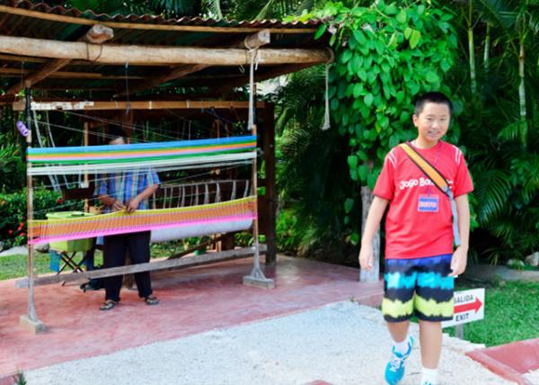 2014-11-03_Mexican Buffet Restaurant_Mexican Weaving ī֯-50001.JPG