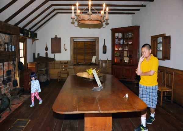 2014-05-24_Michie Tavern_Guest Room.jpg