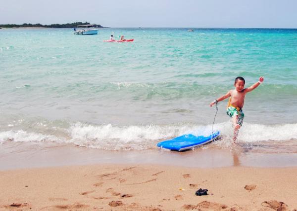10-02-07_Waikoloa Beach_Boogie Board Surfing ˰0001.JPG