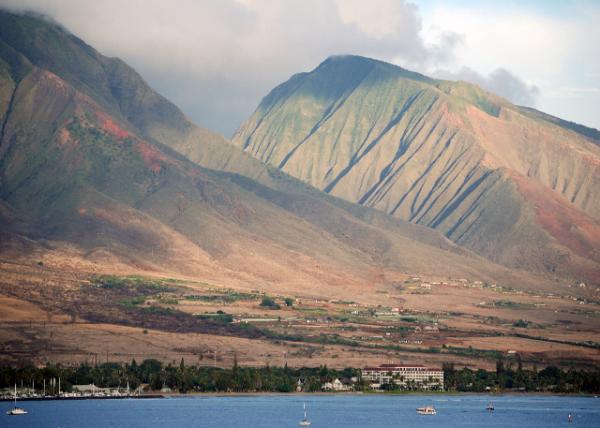 10-01-07_ Mauna Kahalawai or House of Water behind Lahaina ճǺɽ-20001.JPG