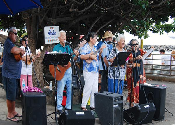 10-01-07_ Lahaina_Haiwaiians w Ukeleles ٵ0001.JPG