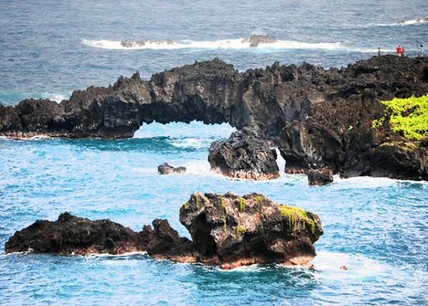 10-06-07_  Wainapanapa_Sea Arch.jpg
