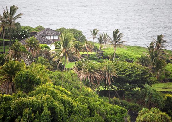 10-06-07_ Oceanfront Retreat, Tucked along the Dramatic Coastline.jpg