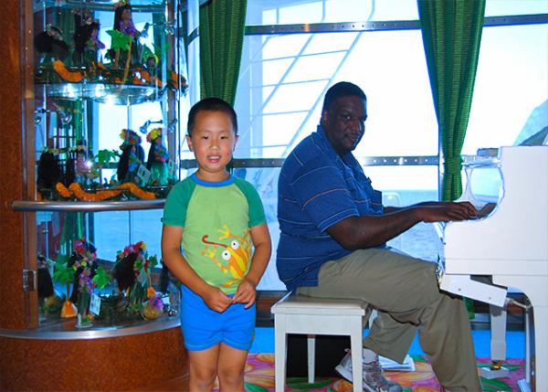 10-07-07_ NCL Pride of Aloha_Piano Man.jpg