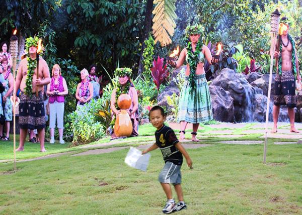 10-09-07_ Lu'au Kalamaku_Folk Dancing Prior to L'au ǰ赸-10001.jpg
