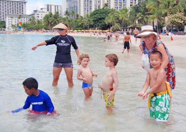09-29-07_ New Friends @ Waikiki Beach ̲0001.JPG