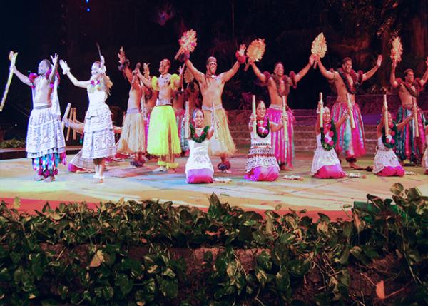 09-28-07_ Polynesian Cultural Ctr_HCBreath of Life ĺ0001.JPG