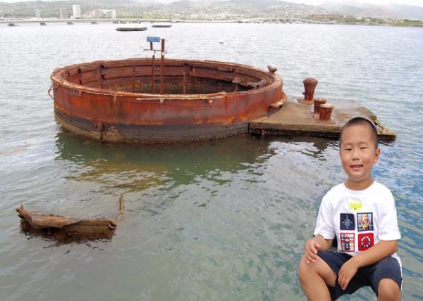 09-30-07_ Pearl Harbour_Sunken Battleship-10001.jpg