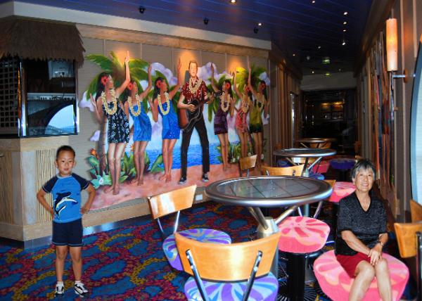 10-01-07_ NCL Pride of Aloha_Lounge.jpg