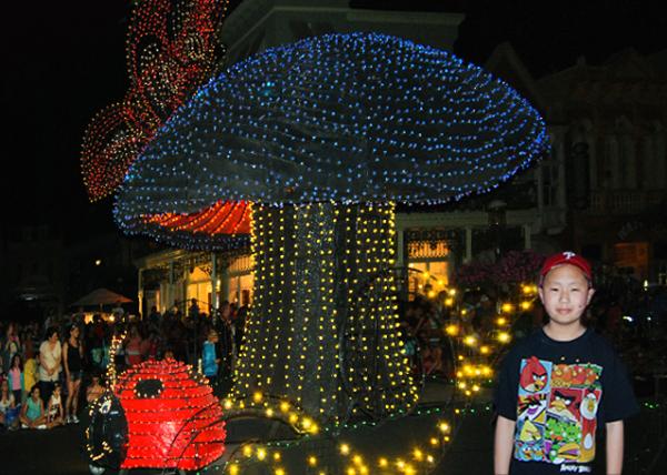 04-06-12_Parade_02_Mushroom & Butterfly Float-10001.jpg