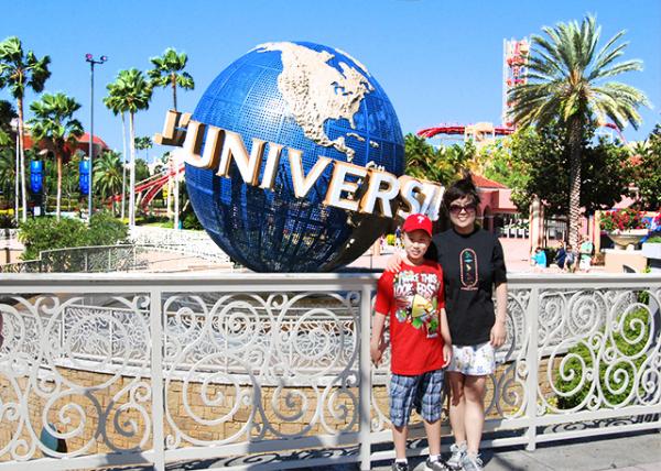 2012-04-07_01_Universal Studios Florida Theme Park.jpg