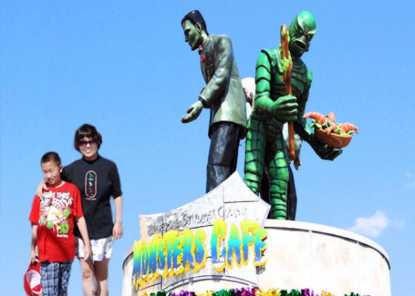 2012-04-07_03_Universal Studios' Classic Monsters Cafe-10001.jpg