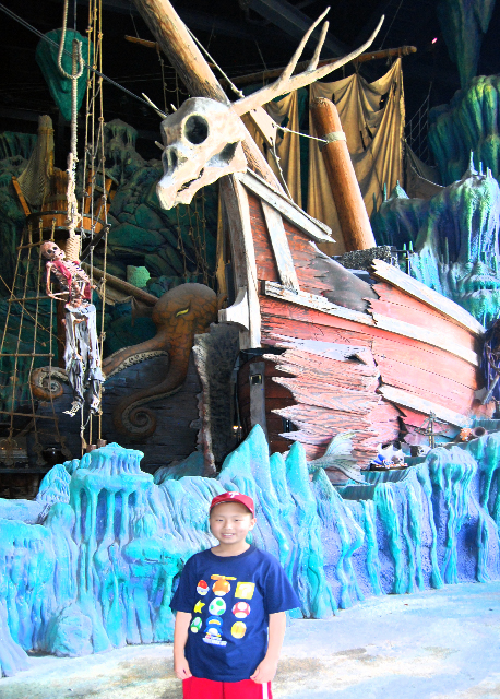 2012-04-08_14_Set of the Eighth Voyage of Sindbad™ Stunt Show.jpg