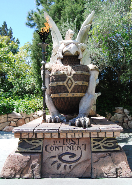 2012-04-08_16_Lost Guardian, a Somber Gryphon Statue @ the Entrance to the Lost Continent.jpg