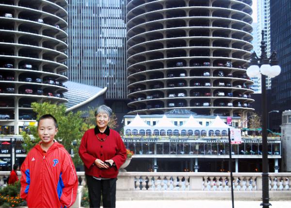 09-16-11_03_Marina City, the World's 1st & Most Comprehensive Record of Chicago Landmark-10001.jpg