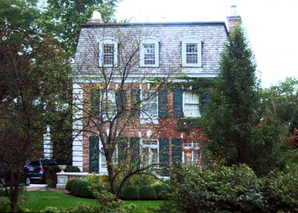 09-16-11_09_4820 S Woodlawn Ave Built in 1927.jpg