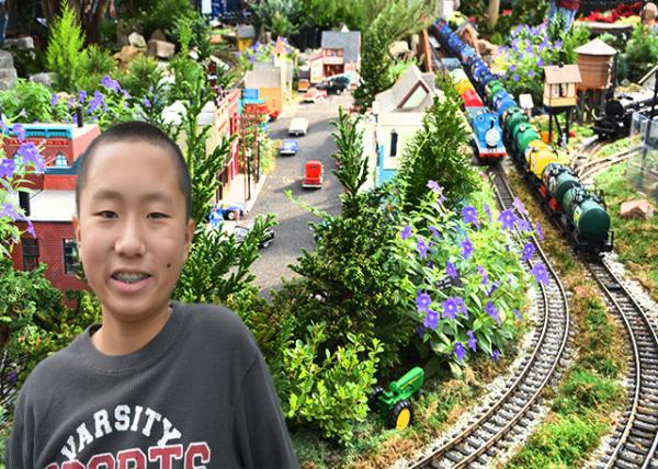 2015-12-27_02_Holiday Train Gardens-10001.jpg