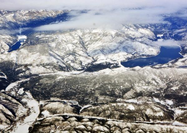 2016-12-24_Bear River Reservoir Nestled in the Sierra Mountains-80001.JPG