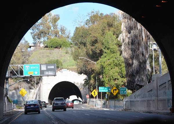 2016-12-24_Mt. Hollywood Tunnel ɽ-20001.JPG