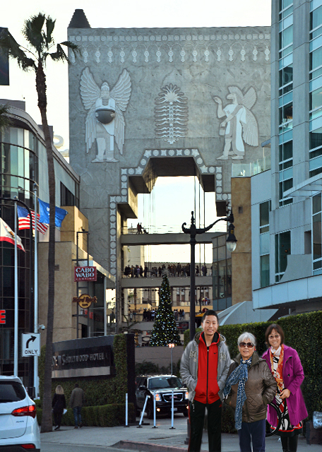 2016-12-25_Hollywood & Highland_Gate of Babylon, the Set of Intolerance Babylon in 1916-10001.jpg