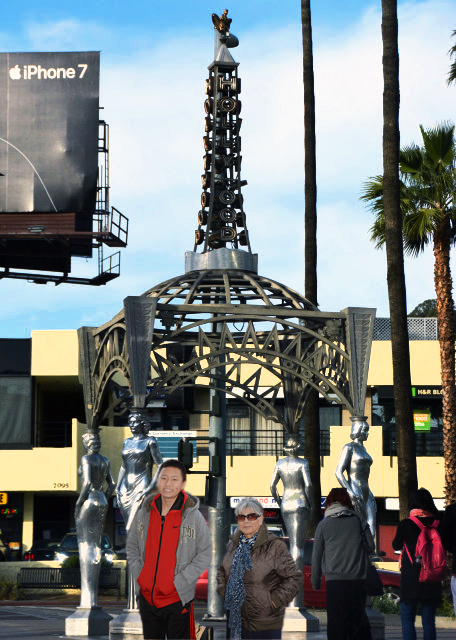 2016-12-25_Hollywood BlvdCLa Brea Ave Gateway_Four Ladies λŮʿ-10001.jpg