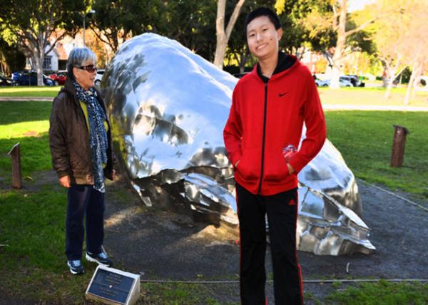 2016-12-25_Beverly Gardens Park_Erratic (2007) by Roxy Paine Ź֡0001.JPG